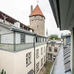Old Town - Viru Gate * تالين