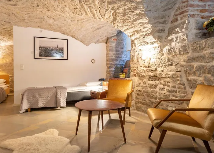 Old Town - Viru Gate * تالين