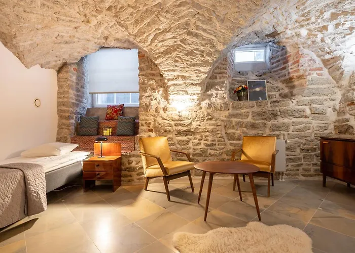 Old Town - Viru Gate * تالين