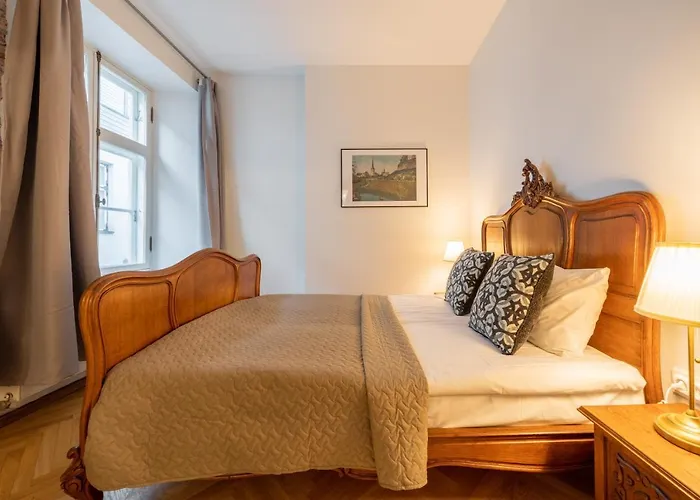 Old Town - Viru Gate * タリン