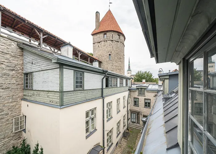 Old Town - Viru Gate * تالين