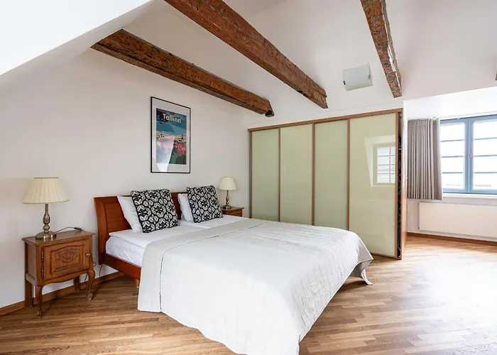 Old Town - Viru Gate *